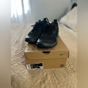 Big Kids Black Nike Sneakers